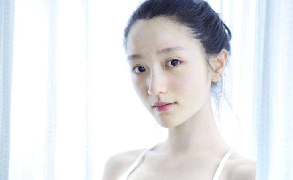 肖燕图片 肖燕性感吊带私房写真