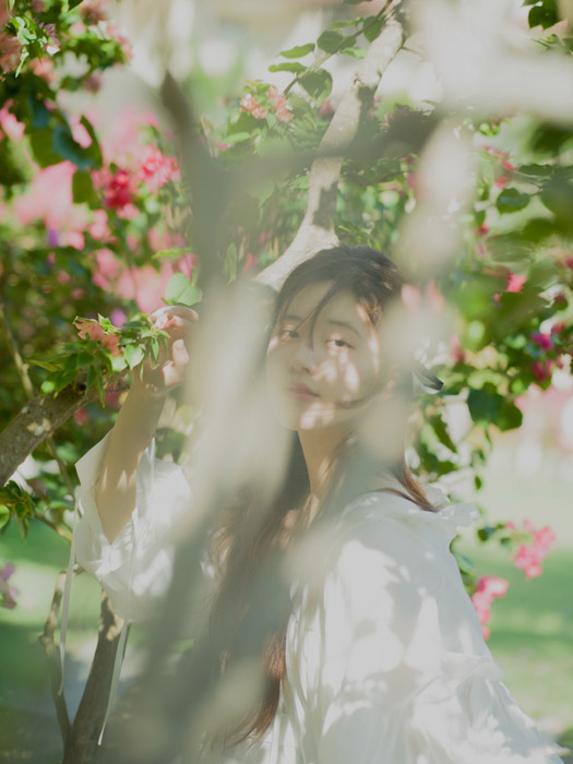 赵露思朝阳繁花清唯美户外写真照